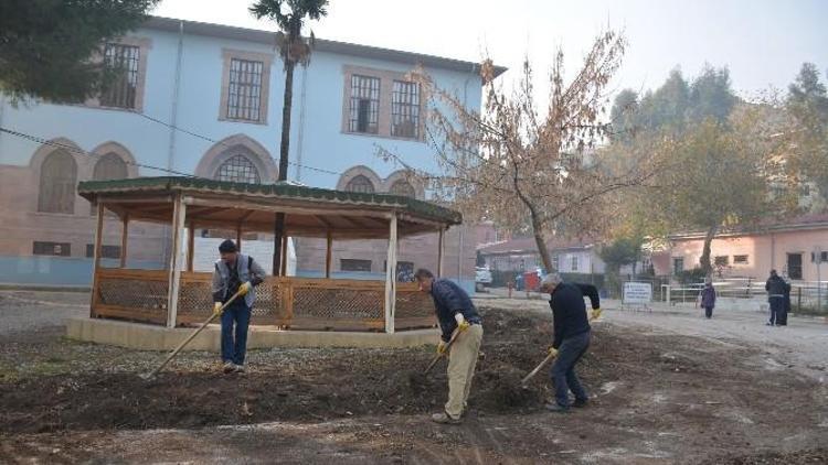 Şehzadeler’den Hastane Bahçesine Çevre Düzenlemesi