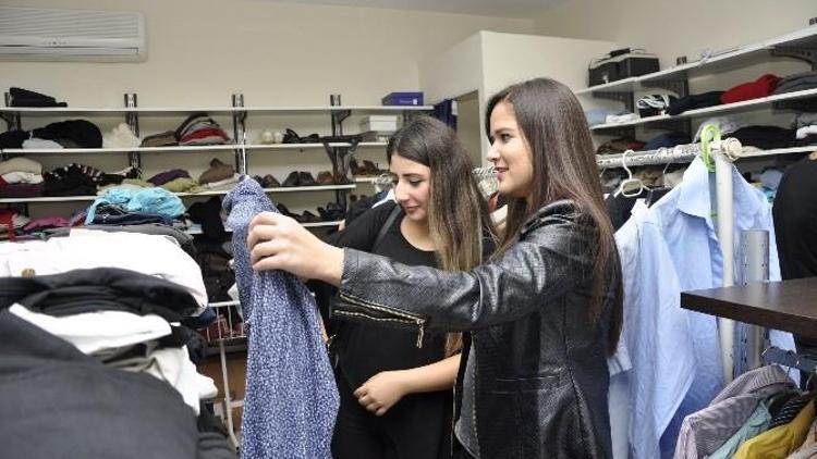 MEÜ Giysibank’ta Satılan Her Ürün Karşılıksız Bursa Dönüşüyor