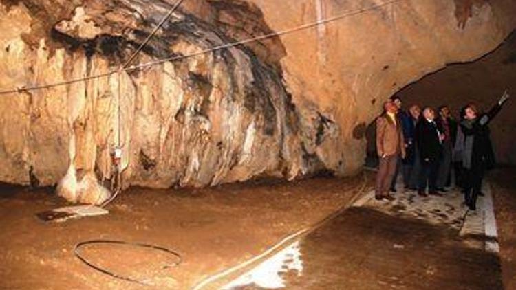 Durdubaş, Gökgöl Mağarası’nı İnceledi