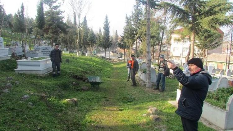 Vezirköprü’de Mezarlıklara Çevre Düzenlemesi