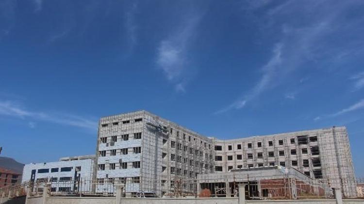 Bucak Devlet Hastanesi İnşaatı Tamamlanıyor