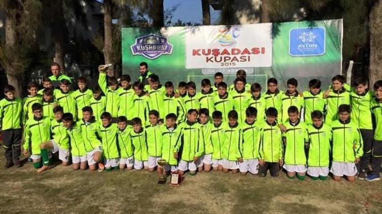 Büyükşehir’in Minik Yıldızları Kupayla Döndü