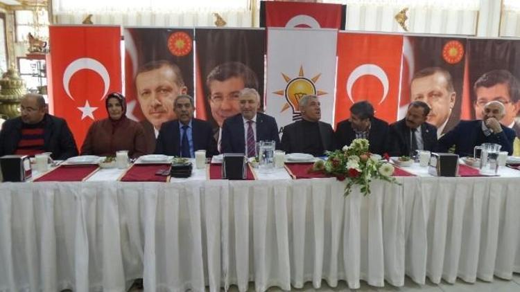 AK Parti Teşkilatı Muhtarlarla Bir Araya Geldi