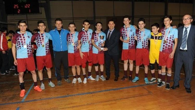 Trabzon’da Genç Erkekler Voleybol Müsabakaları Sona Erdi