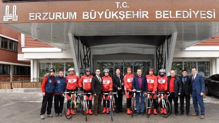 Bisiklet Sporcuları Büyükşehir’i Ziyaret Etti