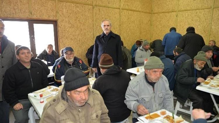 Başkan Altepe’den Kimsesizlere Moral