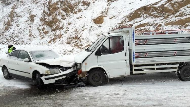 Gümüşhane’de Trafik Kazası: 2 Yaralı