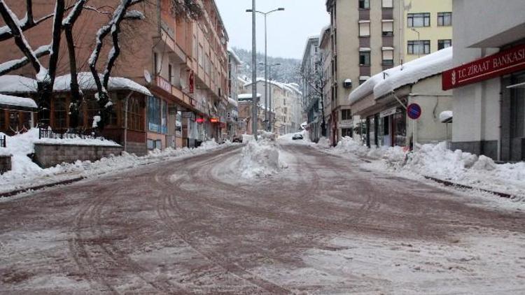 Bozkurt Belediyesi Cadde Ve Sokakları Kardan Temizledi