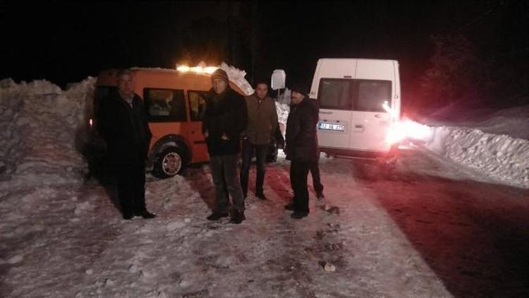 Hakkari-şırnak Karayolunda Mahsur Kalanlar Kurtarıldı