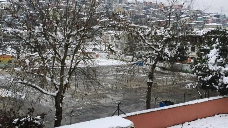 Serdivan Belediyesi Kar Timleri Yolları Açık Tuttu