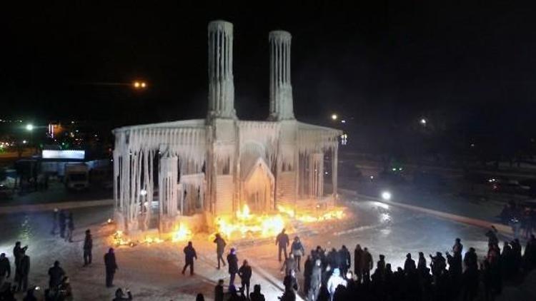 Büyükşehir Ve A.ü.’den “Çifte Minareler; Buz Ve Ateş” Sanat Etkinliği