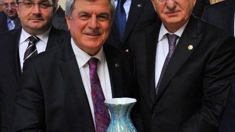 Başkan Karaosmanoğlu Rteü Kurucular Kurulu Toplantısı’na Katıldı