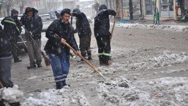 Ilgaz Belediyesi’nden Hummalı Kar Çalışması