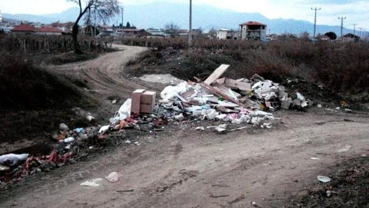 Sel Baskınlarını Önlemek İçin Yapılan Kanal Molozlarla Doldu