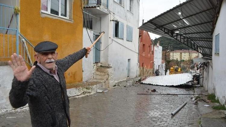 Söke’de Fırtına Ve Yağış Çatıları Uçurdu, Ağaçları Devirdi