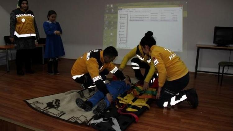 ‘Trafikte Ambulansa Yol Ver Yaşama Yol Ver’ Kampanyası Öğrencilere Anlatıldı