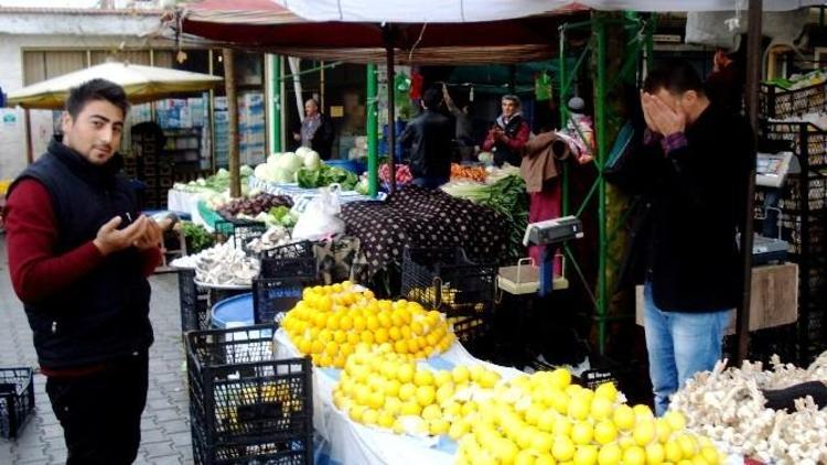 Sarıgöl’de Esnaf Pazar Duası Yapıyor