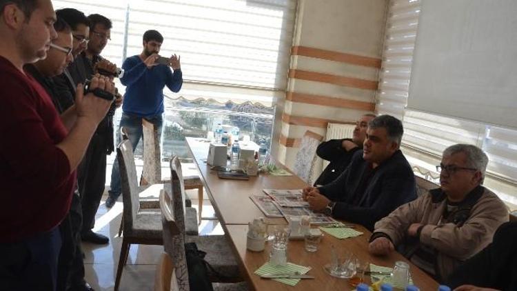 Başkan Özgüven, Gazetecilerle Bir Araya Geldi