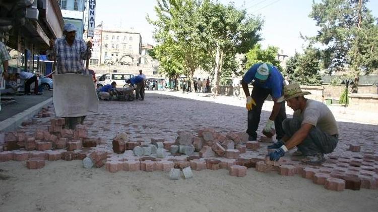 Yaya Yollarına İzinsiz Yer Döşemesi Yapanlar Önce Uyarılıyor