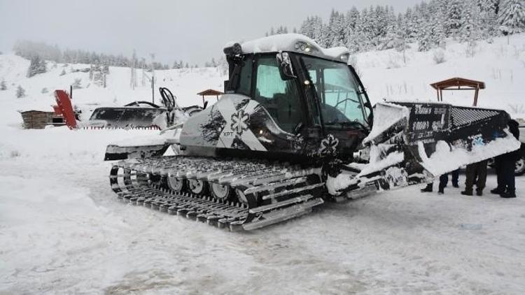 Ilgaz’a Kar Küreme Makinesi