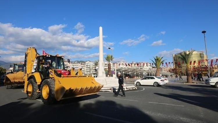 Efeler Belediyesi Yeni İş Makinelerini Görücüye Çıkardı