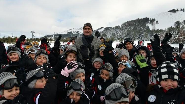 Yakutiye Belediyesi Erzurum’un Çocuklarına Kayak Öğretiyor