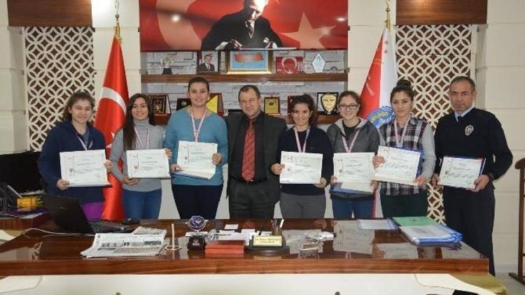 Emniyet Müdürü Tezsever Başaralı Sporculara Teşekkür Belgesi Verdi