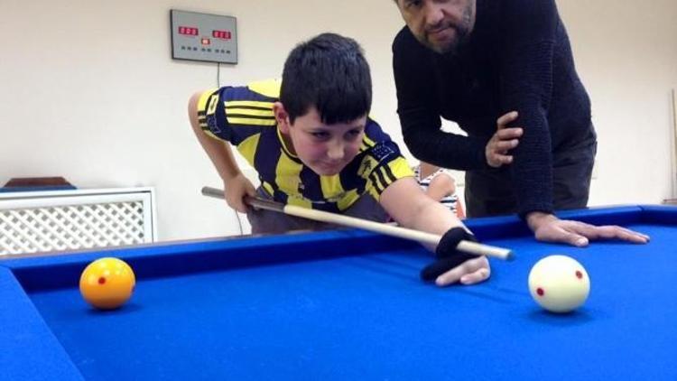 Düzceli Gençler Bilardo Öğreniyor