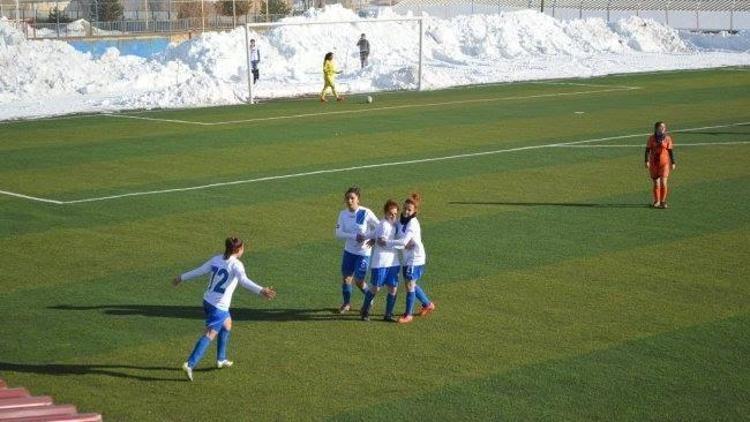 Bayanlar Futbol Takımı Berabere Kaldı