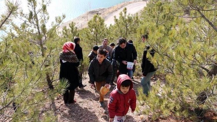 Konya’da Baraj Gölünde Ve Doğada Yemleme Etkinliği