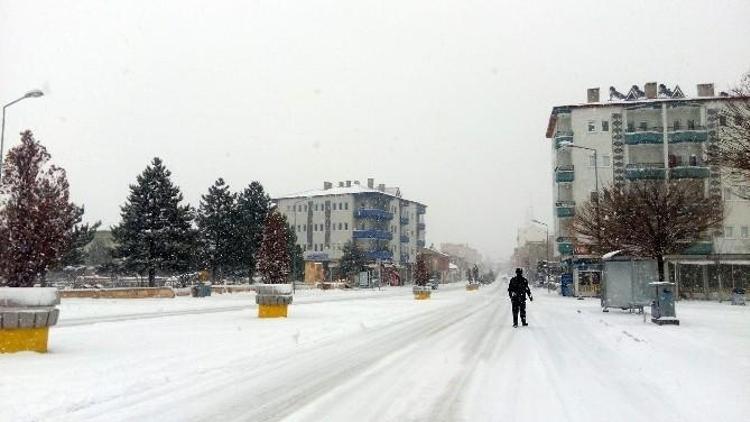 Acıgöl’de Kar Kalınlığı 10 Santimetreye Ulaştı