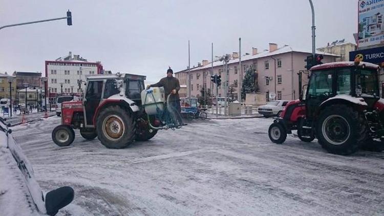 Cihanbeyli Belediyesi’nden Kar Temizleme Çalışmaları