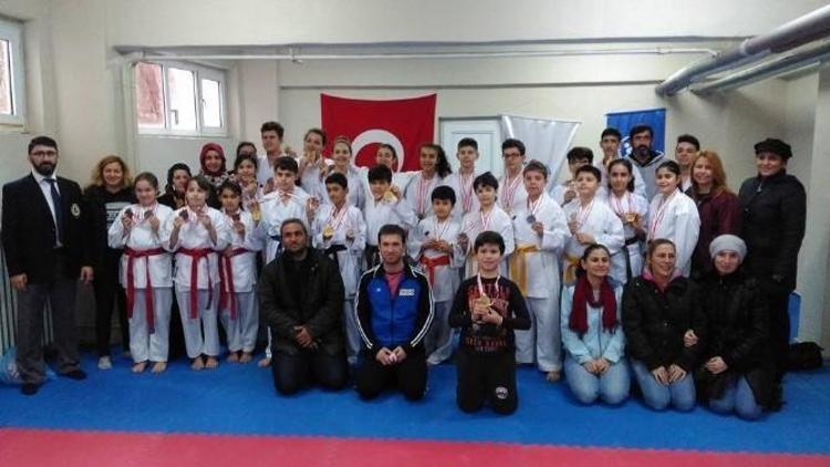 Bigalı Karateciler Madalya İle Döndü