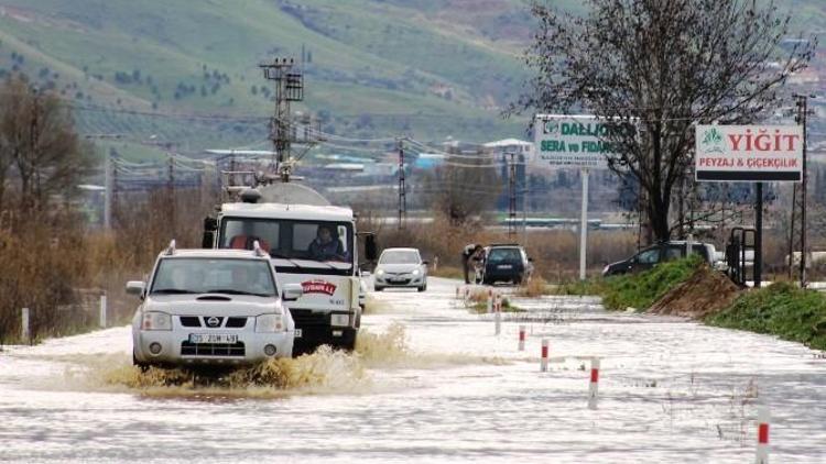 İzmir’in İlçelerini Hem Yağmur, Hem Kar Vurdu