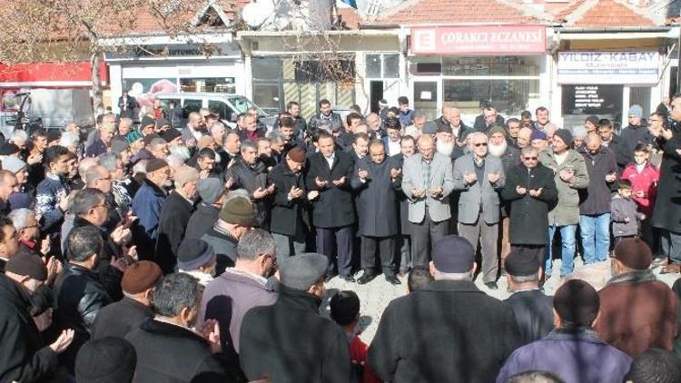 AK Heyet Umreye Gidenleri Uğurladı