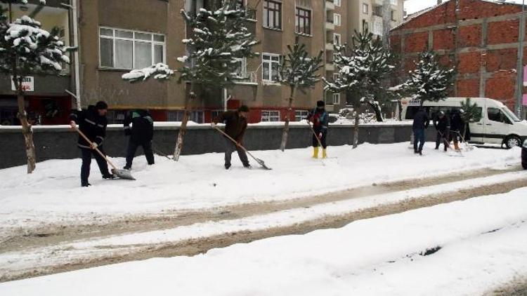 Yozgat’ta Kar Temizleme Çalışmaları Sürüyor