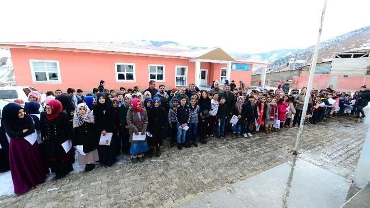 Güsad’dan Başarılı Öğrencilere Karne Hediyesi