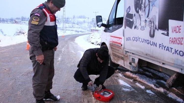 Jandarmadan Kar Lastiği Uygulaması