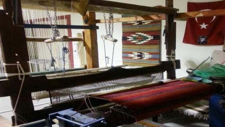 Meslek Yüksek Okulunda Kutnu Ve Kilim Atölyesi Kuruldu