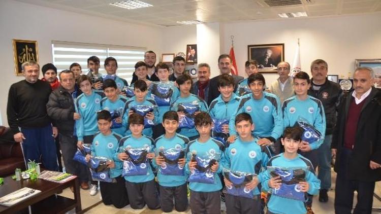 Yılmaz’dan Belediye Spor U-14 Takımı’na Moral