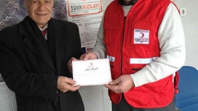 Kızılay’dan Örnek Vatandaşa Teşekkür Belegesi