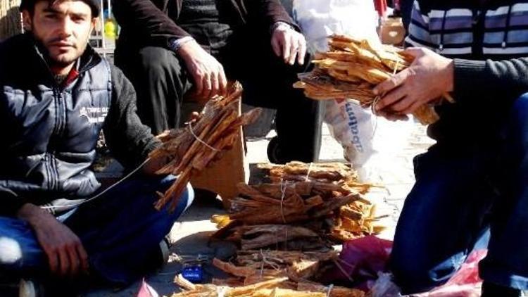 Sarıgöl’de Çıra Satışlarına Yoğun Talep