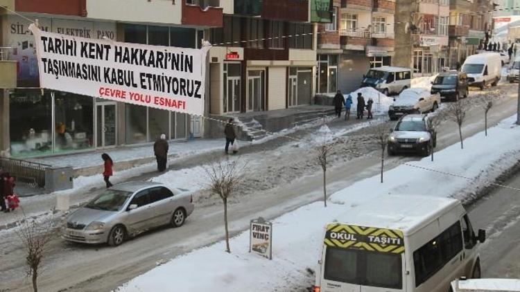 Hakkari’de Asılan Pankartlar İndirildi