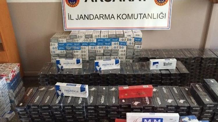 Jandarma Otobüste 16 Bin Paket Sigara Ele Geçirdi