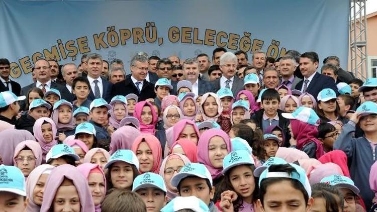 Konya’da On Binlerce Öğrenciye Değerler Anlatılıyor