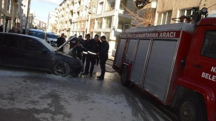 Niğde’de Otomobil Alev Aldı