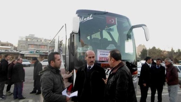 Trafik Polisi ‘Yolcu’ Gibi Bindiği Araç Sürücüsünü Takip Ediyor