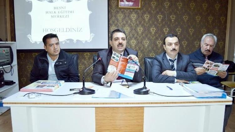 Besni Halk Eğitimi Merkezi Müdürlüğü Muhtarlarla Toplantı Yaptı