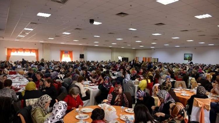 Başkan Ataç, Son Bilgilendirme Toplantısında Kadınlarla Bir Araya Geldi