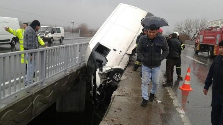 Aydın’da Trafik Kazası: 1’i Ağır 3 Yaralı